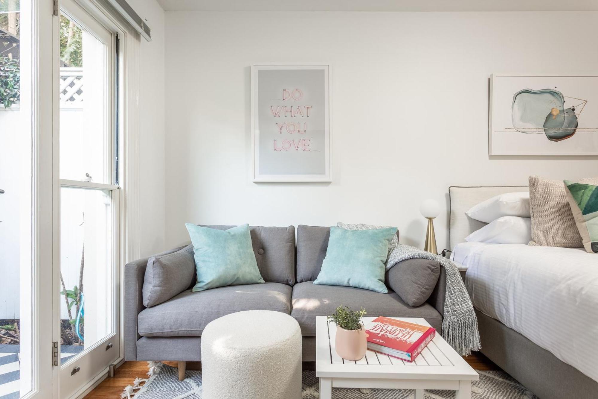 Lovely With Patio 25 Min From Cbd Apartment